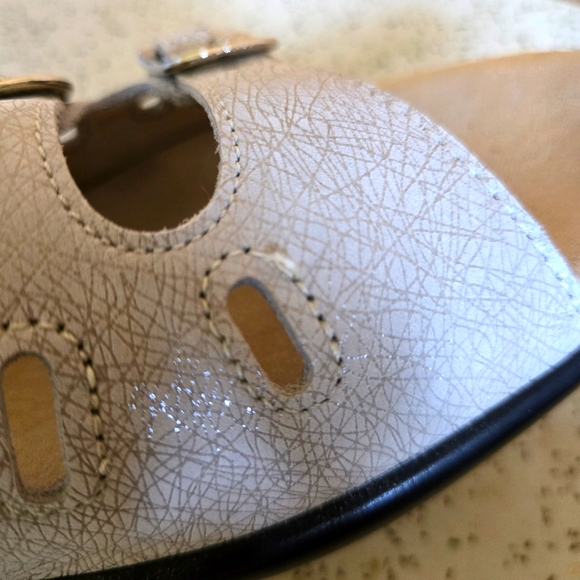 SAS Light Tan Leather Sandals with Buckles - Picture 7 of 12